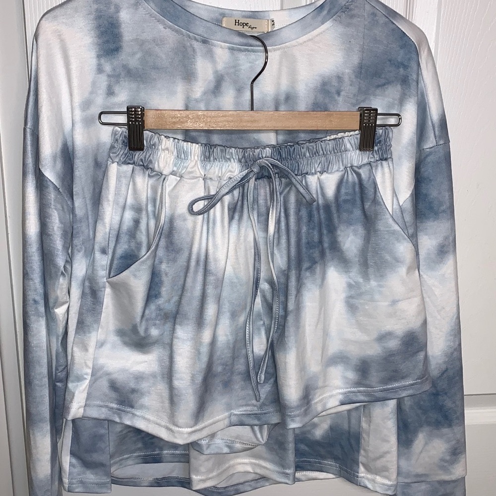 Tie dye long sleeve top and shorts co-ord. 100% polyester